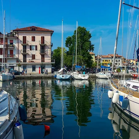 In 42844 Daire Bibione