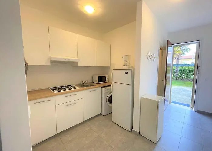 In 42844 Daire Bibione